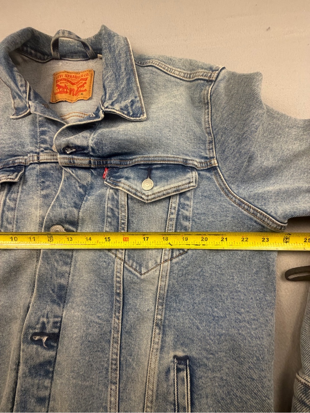 Levi's Light Wash Blue Denim Jacket - Picture 7 of 13